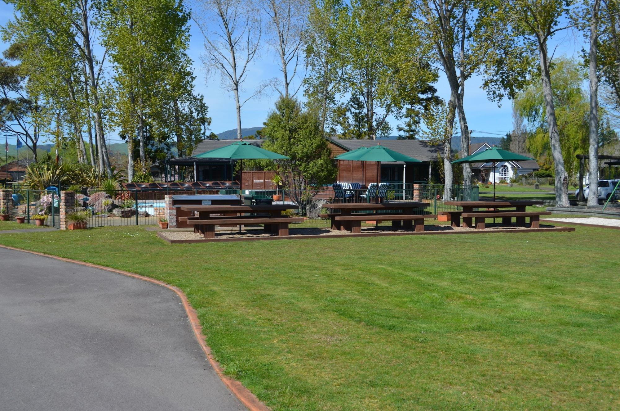 Cedarwood Lakeside Motel & Conference Venue Rotorua Exterior foto