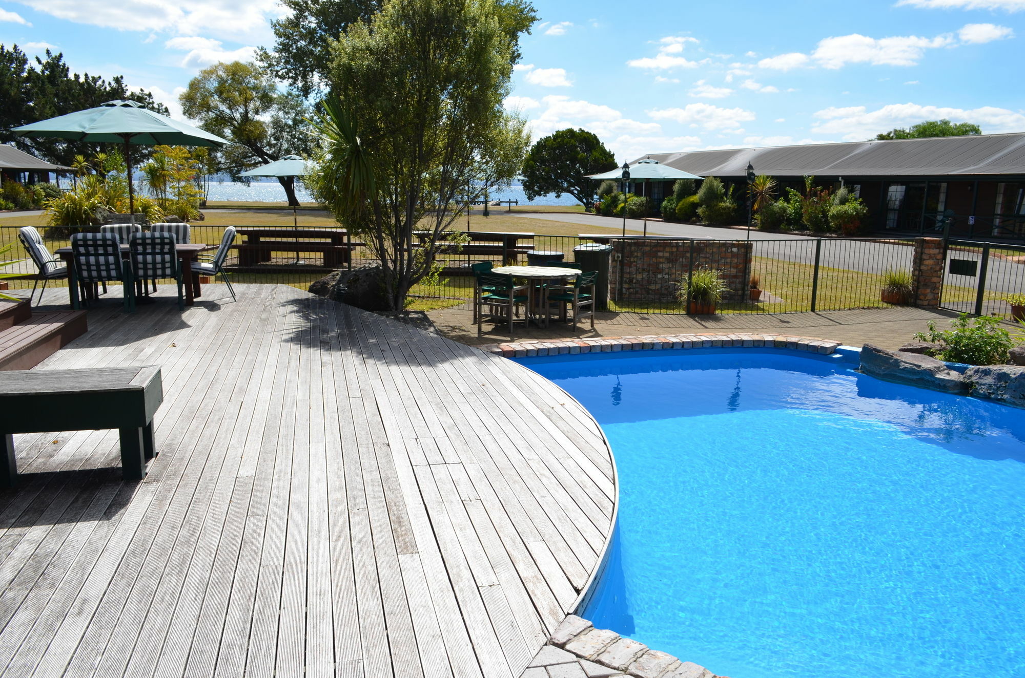 Cedarwood Lakeside Motel & Conference Venue Rotorua Exterior foto