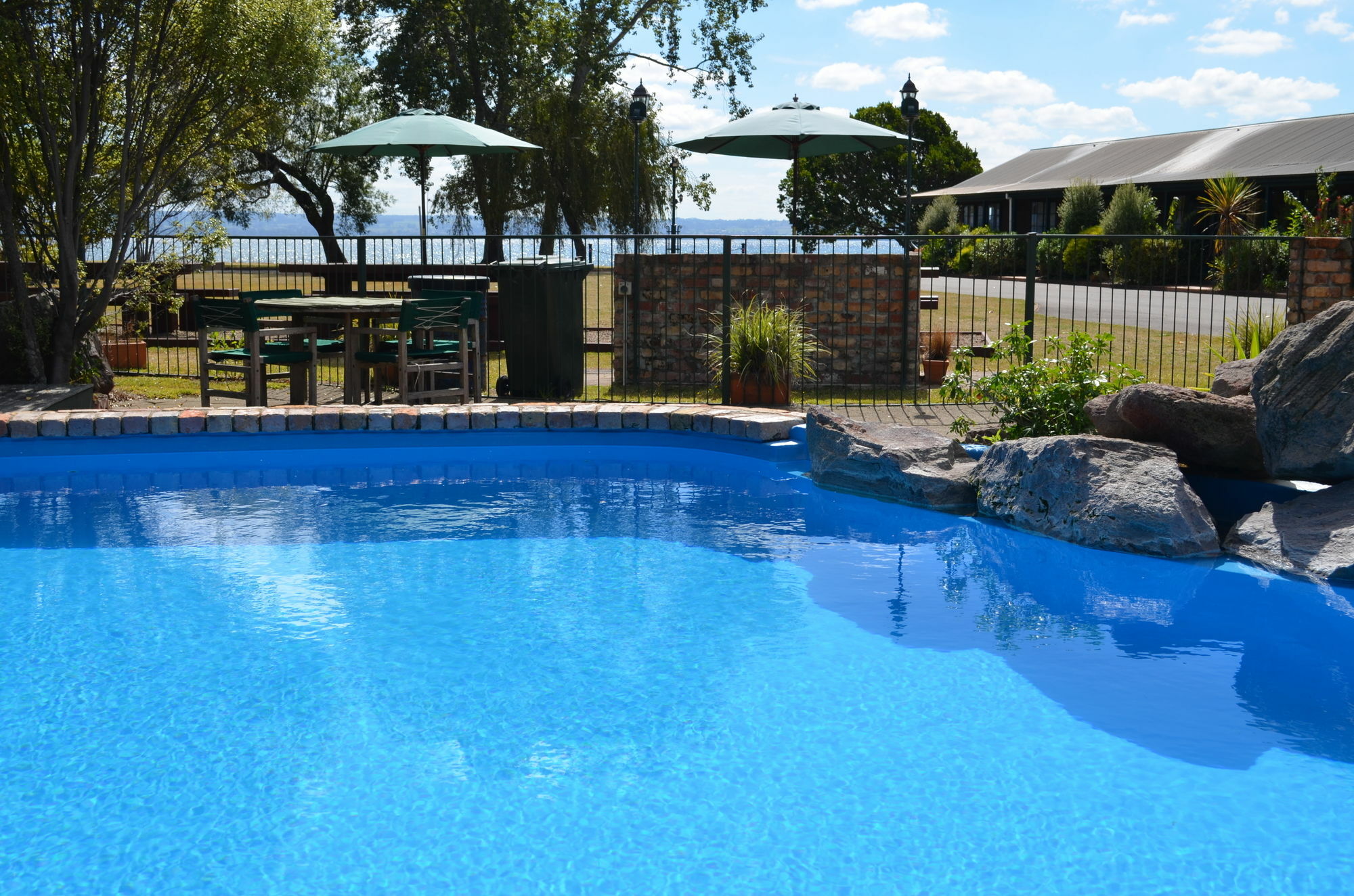 Cedarwood Lakeside Motel & Conference Venue Rotorua Exterior foto