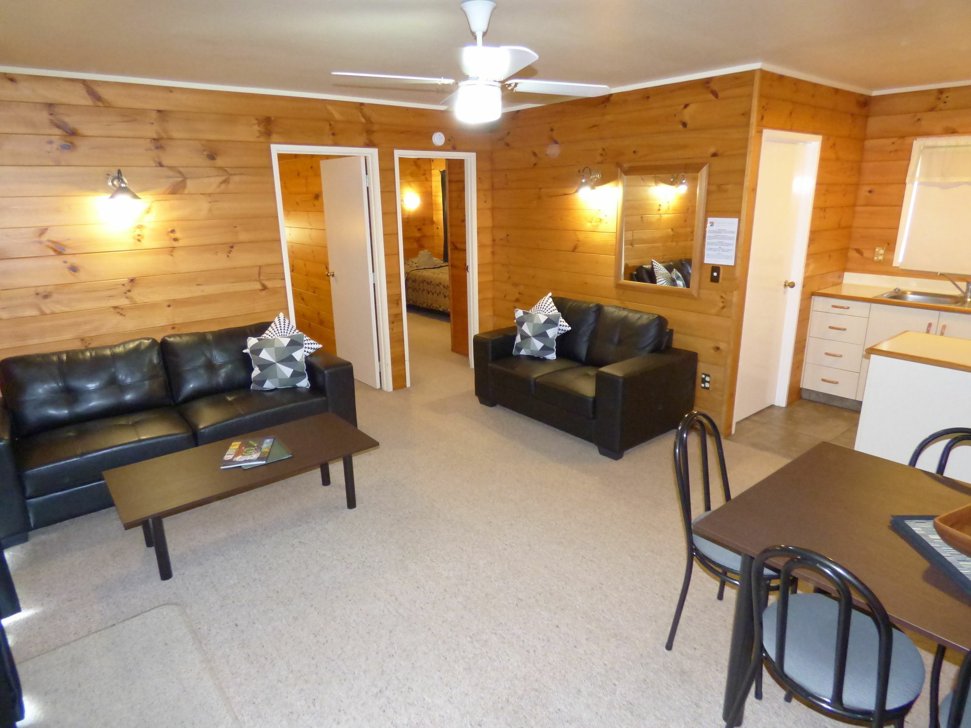 Cedarwood Lakeside Motel & Conference Venue Rotorua Exterior foto